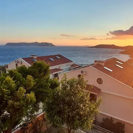 With View And Swimming Pool Lejlighed Kaş